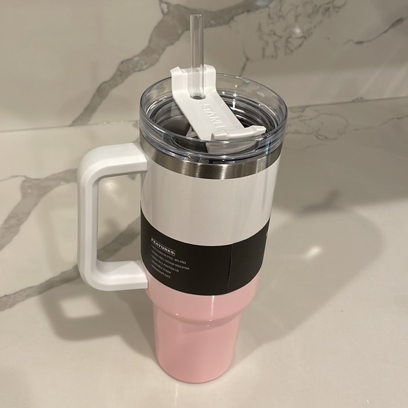 Stanley - PARFAIT OMBRE 40 oz. Adventure Quencher Tumbler (Pink and White) - NWT - Picture 6 of 8